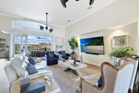 House in Cape Coral, Florida 4 bedrooms, 237.74 sq.m. № 2393609 - photo 4