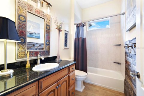 House in Cape Coral, Florida 4 bedrooms, 237.74 sq.m. № 2393609 - photo 26
