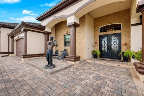 House in Cape Coral, Florida 4 bedrooms, 237.74 sq.m. № 2393609 - photo 15