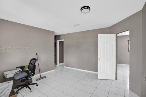 House in Homestead, Florida 4 bedrooms, 135.64 sq.m. № 1984066 - photo 11