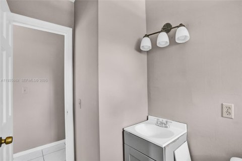 House in Homestead, Florida 4 bedrooms, 135.64 sq.m. № 1984066 - photo 23