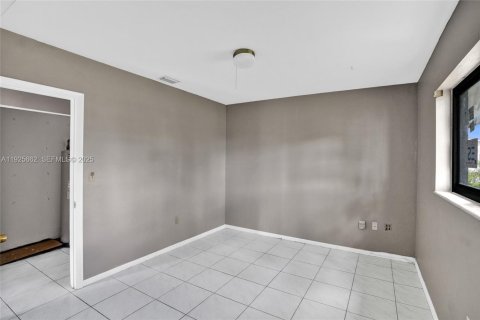 House in Homestead, Florida 4 bedrooms, 135.64 sq.m. № 1984066 - photo 21