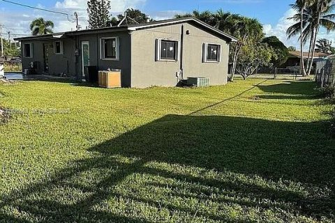 House in Homestead, Florida 4 bedrooms, 135.64 sq.m. № 1984066 - photo 2