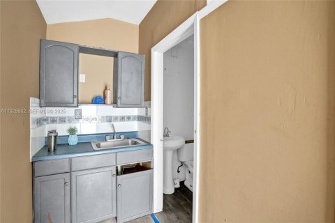 House in Homestead, Florida 4 bedrooms, 135.64 sq.m. № 1984066 - photo 27