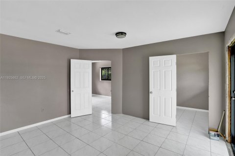 House in Homestead, Florida 4 bedrooms, 135.64 sq.m. № 1984066 - photo 13