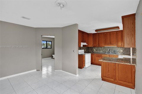 House in Homestead, Florida 4 bedrooms, 135.64 sq.m. № 1984066 - photo 16