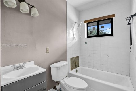 House in Homestead, Florida 4 bedrooms, 135.64 sq.m. № 1984066 - photo 24