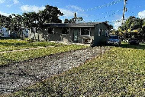 House in Homestead, Florida 4 bedrooms, 135.64 sq.m. № 1984066 - photo 1