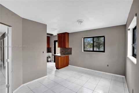 House in Homestead, Florida 4 bedrooms, 135.64 sq.m. № 1984066 - photo 17