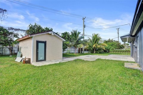 House in Homestead, Florida 4 bedrooms, 135.64 sq.m. № 1984066 - photo 9