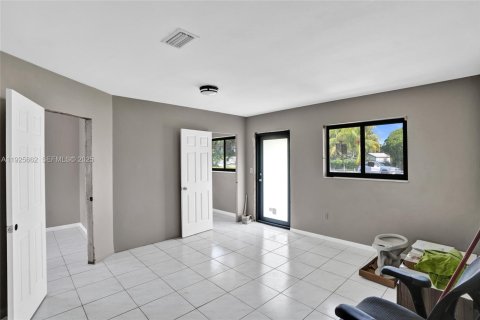 House in Homestead, Florida 4 bedrooms, 135.64 sq.m. № 1984066 - photo 12