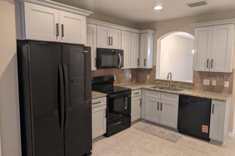 Townhouse in Spring Hill, Florida 2 bedrooms, 117.24 sq.m. № 1894425 - photo 4