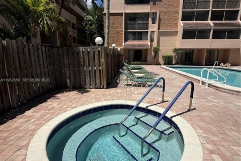 Condominio en alquiler en Plantation, Florida, 1 dormitorio, 65.77 m2 № 2049283 - foto 20