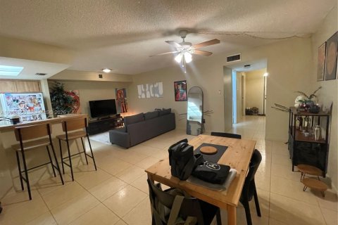 Condominio en alquiler en Plantation, Florida, 1 dormitorio, 65.77 m2 № 2049283 - foto 3