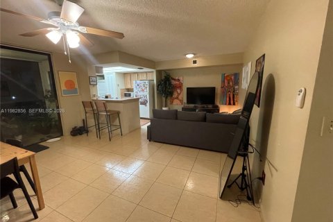 Condominio en Plantation, Florida, 1 dormitorio  № 2049283