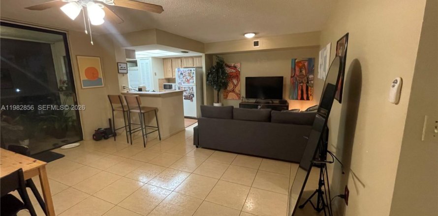 Condominio en Plantation, Florida, 1 dormitorio  № 2049283