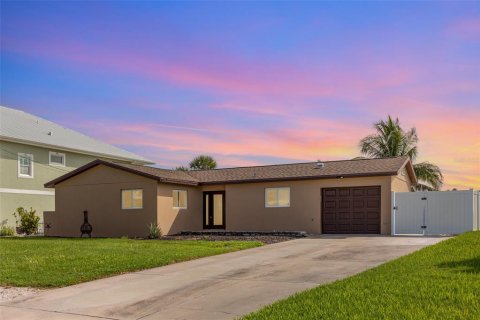 House in Palmetto, Florida 3 bedrooms, 141.12 sq.m. № 1903628 - photo 2