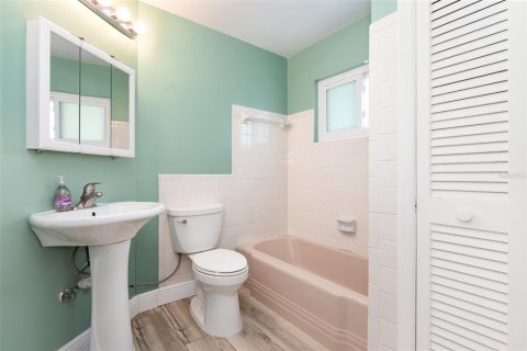 House in Palmetto, Florida 3 bedrooms, 141.12 sq.m. № 1903628 - photo 25