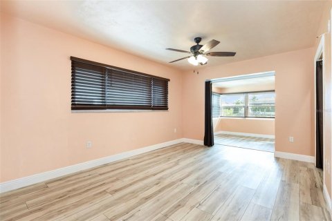 House in Palmetto, Florida 3 bedrooms, 141.12 sq.m. № 1903628 - photo 13
