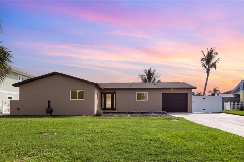 House in Palmetto, Florida 3 bedrooms, 141.12 sq.m. № 1903628 - photo 3