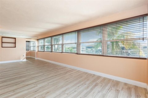 House in Palmetto, Florida 3 bedrooms, 141.12 sq.m. № 1903628 - photo 9