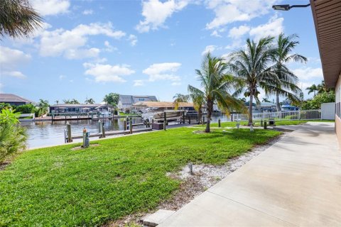 House in Palmetto, Florida 3 bedrooms, 141.12 sq.m. № 1903628 - photo 28