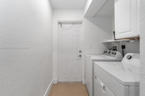 Casa en venta en Miami Gardens, Florida, 3 dormitorios, 108.14 m2 № 1872316 - foto 21