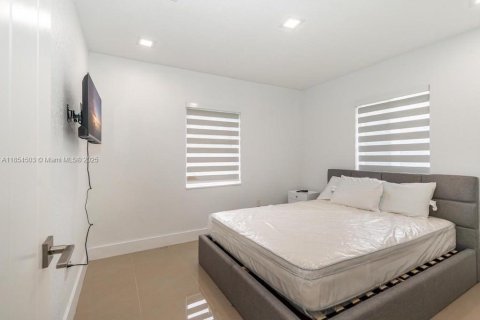 Casa en venta en Miami Gardens, Florida, 3 dormitorios, 108.14 m2 № 1872316 - foto 13