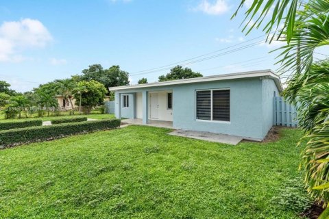 Casa en venta en Miami Gardens, Florida, 3 dormitorios, 108.14 m2 № 1872316 - foto 4