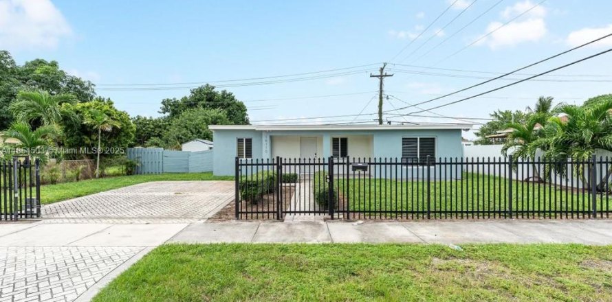 Casa en Miami Gardens, Florida 3 dormitorios, 108.14 m2 № 1872316