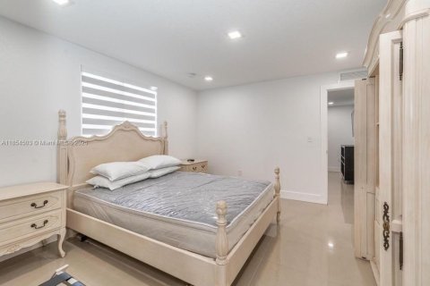 Casa en venta en Miami Gardens, Florida, 3 dormitorios, 108.14 m2 № 1872316 - foto 18
