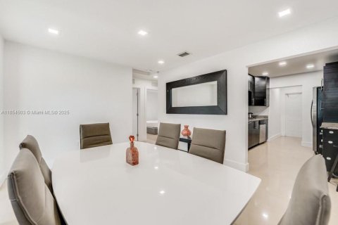 Casa en venta en Miami Gardens, Florida, 3 dormitorios, 108.14 m2 № 1872316 - foto 9