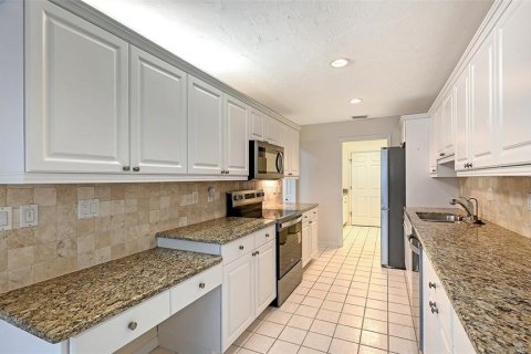 House in Sarasota, Florida 2 bedrooms, 135.27 sq.m. № 2399371 - photo 20