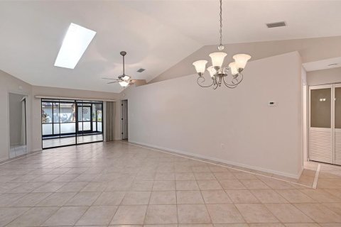 House in Sarasota, Florida 2 bedrooms, 135.27 sq.m. № 2399371 - photo 7