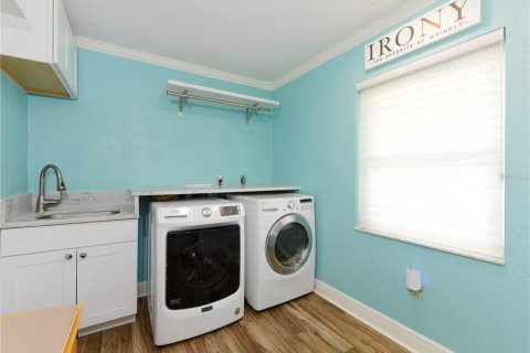 House in Venice, Florida 3 bedrooms, 241.45 sq.m. № 2239790 - photo 23