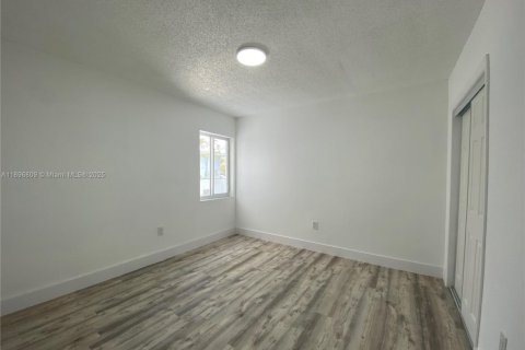 Casa en alquiler en Miami, Florida, 3 dormitorios, 197.32 m2 № 1948404 - foto 11