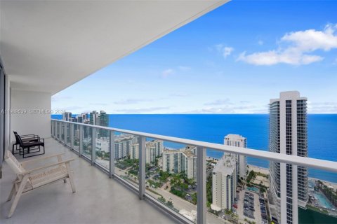 Copropriété à vendre à Hollywood, Floride: 2 chambres, 96.99 m2 № 2051600 - photo 15