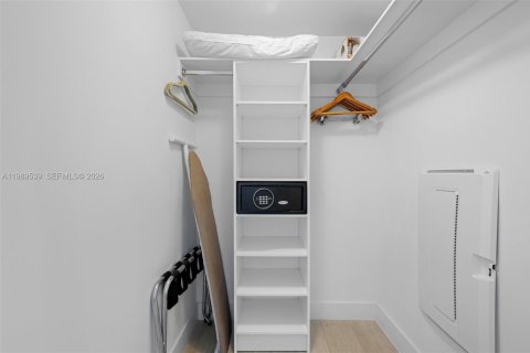 Copropriété à vendre à Hollywood, Floride: 2 chambres, 96.99 m2 № 2051600 - photo 13