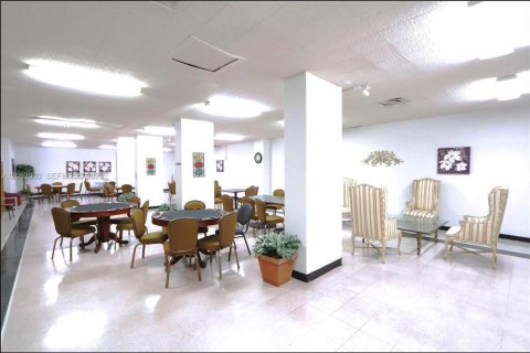Condo in Hallandale Beach, Florida, 1 bedroom  № 2173228 - photo 30