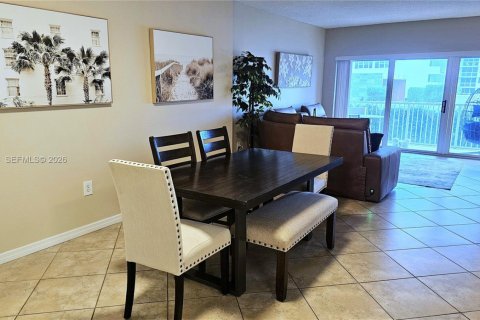 Condo in Hallandale Beach, Florida, 1 bedroom  № 2173228 - photo 4