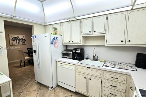 Condo in Hallandale Beach, Florida, 1 bedroom  № 2173228 - photo 6