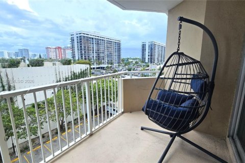 Condo in Hallandale Beach, Florida, 1 bedroom  № 2173228 - photo 23