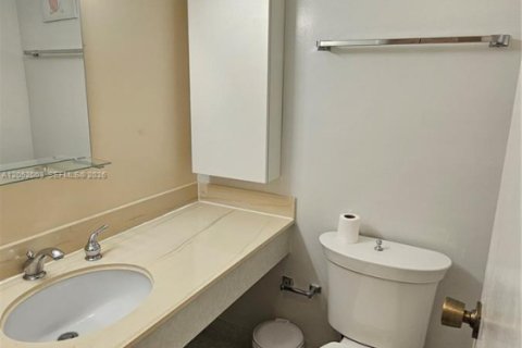Condo in Hallandale Beach, Florida, 1 bedroom  № 2173228 - photo 9