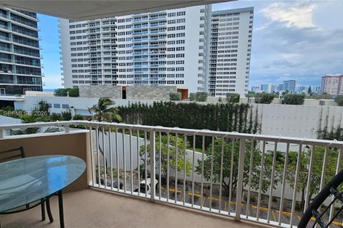 Condo in Hallandale Beach, Florida, 1 bedroom  № 2173228 - photo 20