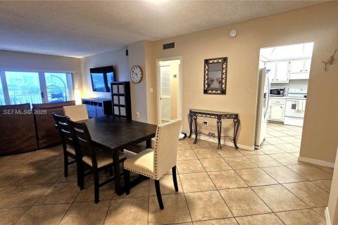 Condo in Hallandale Beach, Florida, 1 bedroom  № 2173228 - photo 5