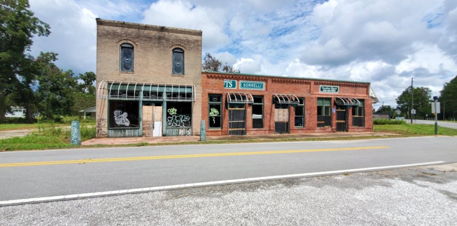 Shop in Laurel Hill, Florida 611.48 sq.m. № 558720