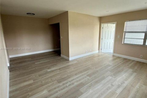 Снять в аренду квартиру в Холливуд, Флорида 1 спальня, 65.03м2, № 2066100 - фото 8