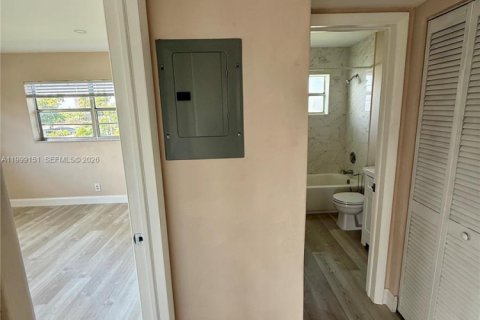 Снять в аренду квартиру в Холливуд, Флорида 1 спальня, 65.03м2, № 2066100 - фото 4