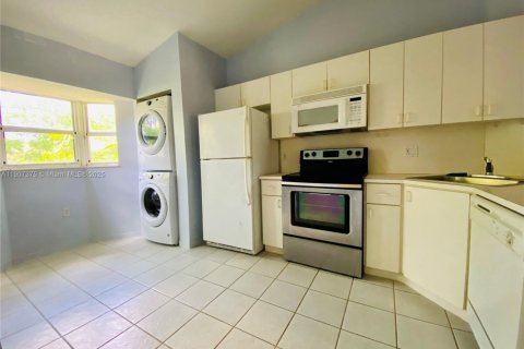 Снять в аренду кондоминиум в Пемброк-Пайнс, Флорида 2 спальни, 76.37м2, № 1963665 - фото 6