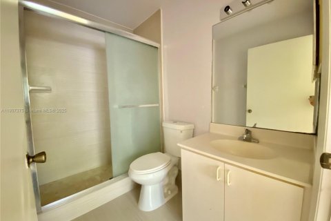 Снять в аренду кондоминиум в Пемброк-Пайнс, Флорида 2 спальни, 76.37м2, № 1963665 - фото 8